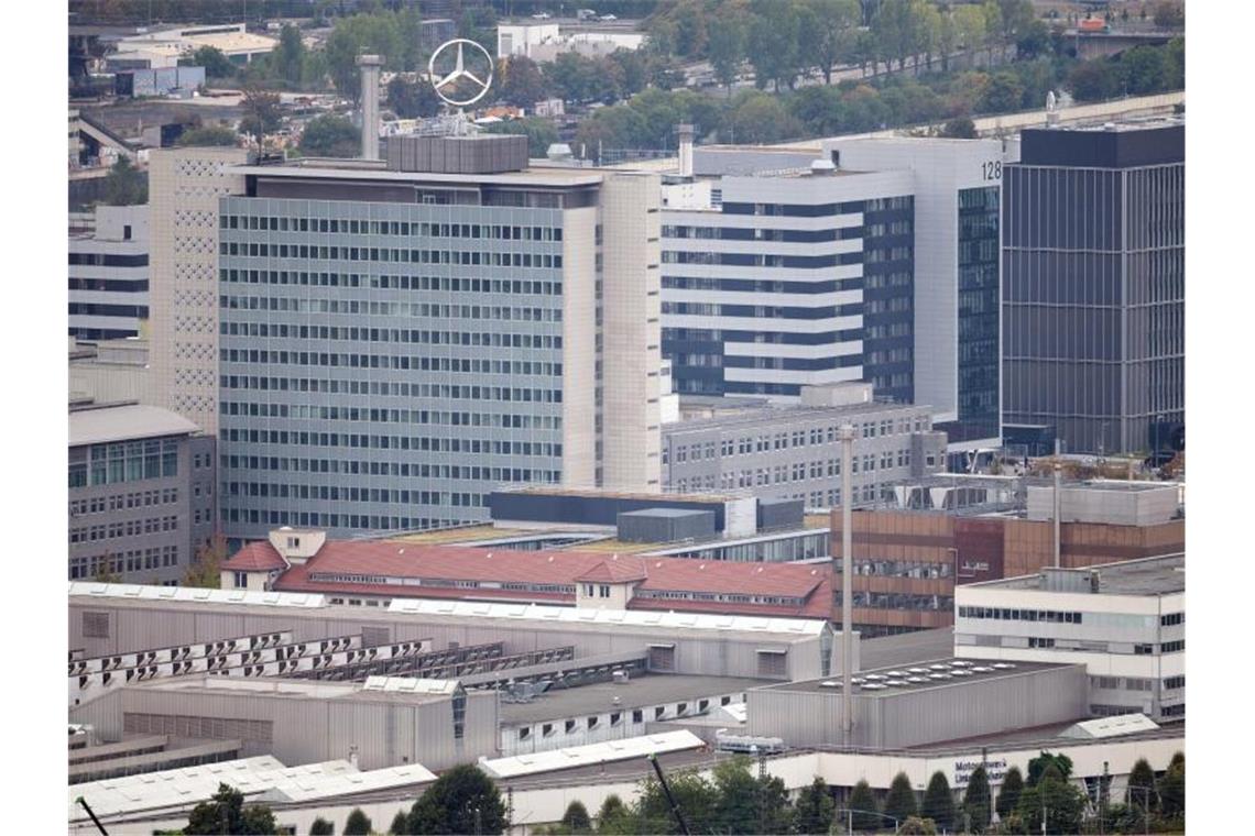 Blick vom Württemberg auf das Mercedes-Benz Werk Untertürkheim. Foto: Marijan Murat/dpa/Archivbild