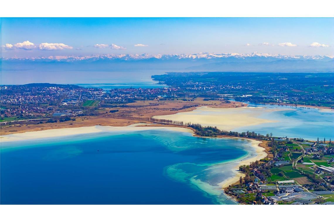 Der Bodensee lädt zum Wattwandern Blick von der Reichenau über das Wollmatinger Ried.
