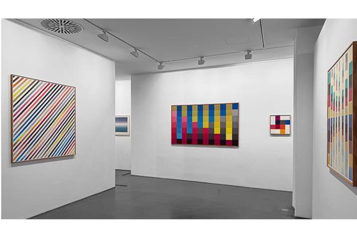 Mit Anton Stankowskis wehenden Farbfahnen ins Kunst-Glück Blicke in die Ausstellung ....