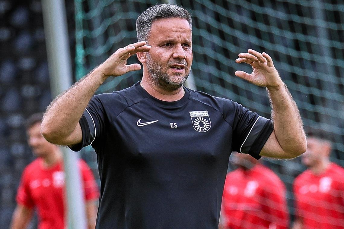Großaspach gegen Bissingen: Das Duell unter lauter guten Bekannten Blickt gespannt auf den morgigen Vergleich mit seinem Ex-Klub: Evangelos Sbonias. Foto: Alexander Becher