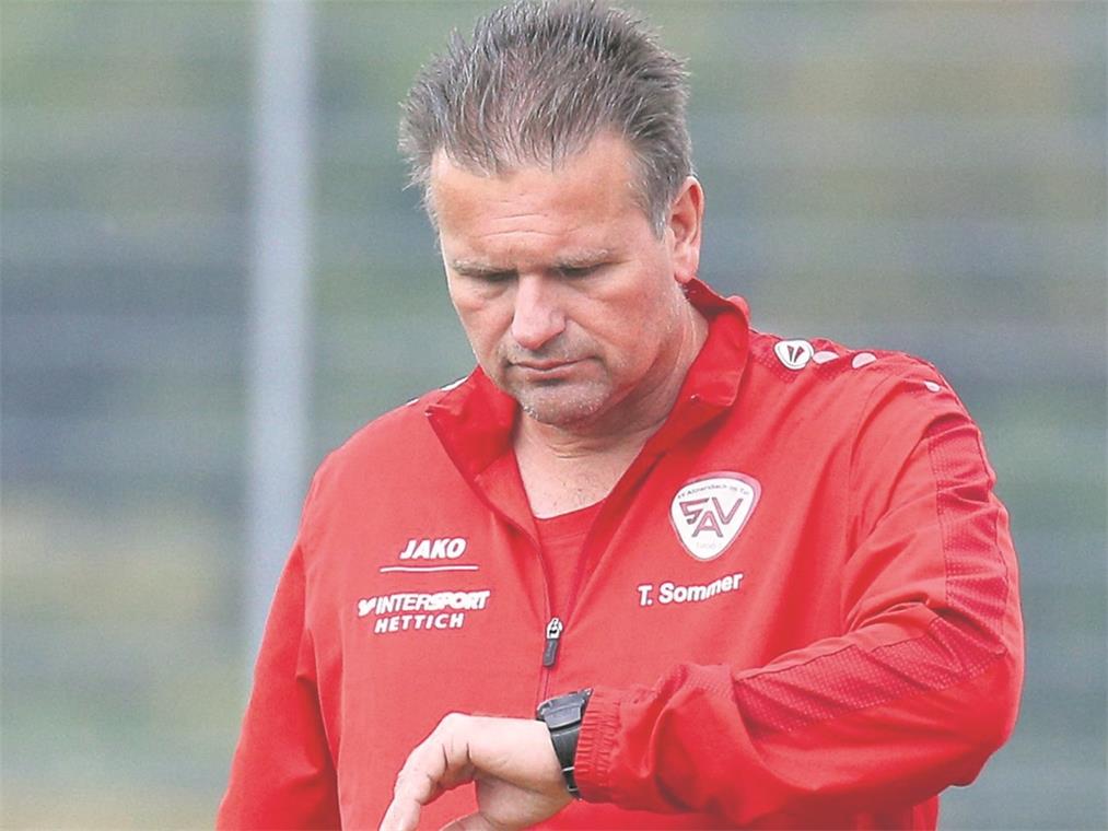 Strammes Testspielprogramm für SVA Blickt mit seiner Elf einer stressigen Vorbereitung entgegen: Thomas Sommer. Foto: A. Becher
