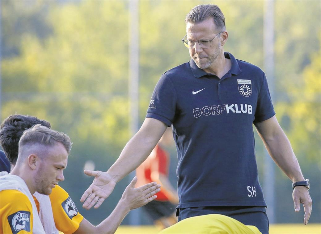 Blickt mit seiner Mannschaft gespannt und mit Freude auf den Saisonstart in Jena: Großaspachs Trainer Sascha Hildmann.Foto: A. Becher