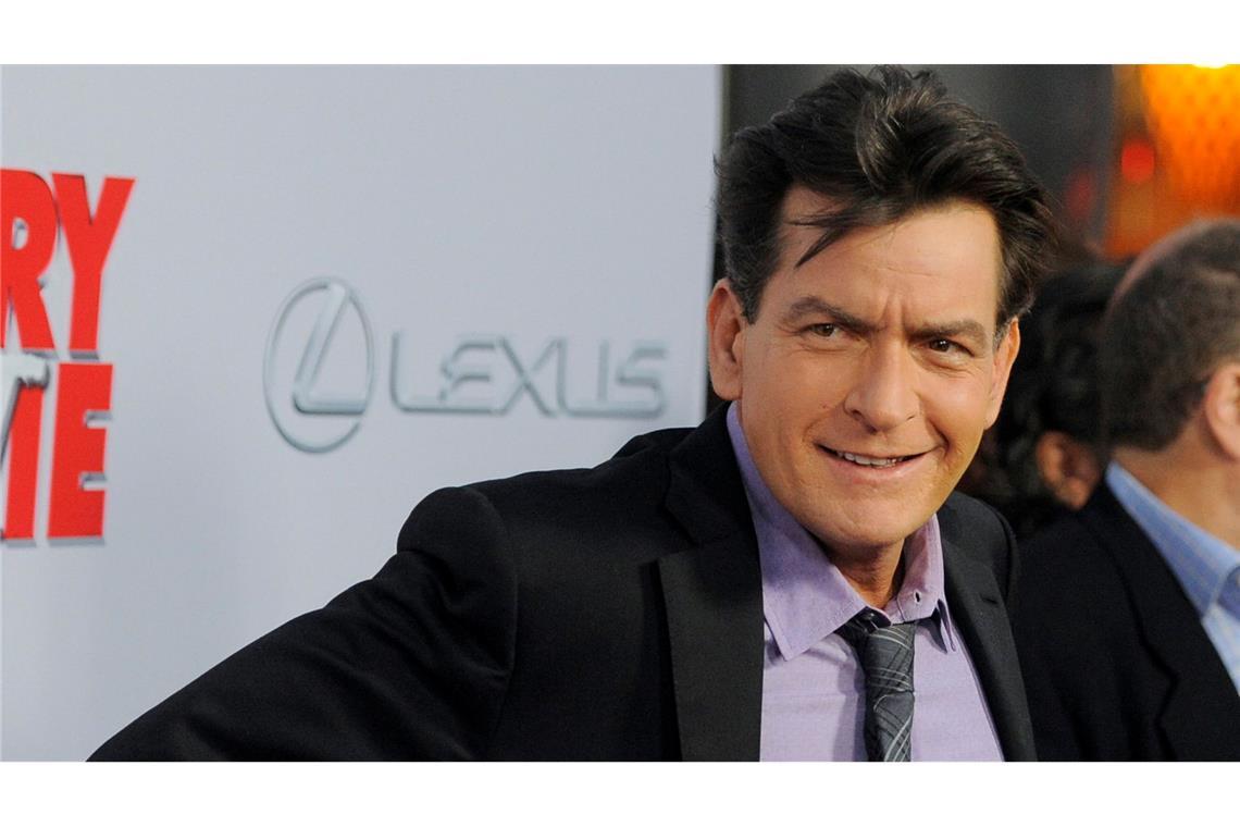 Der Skandalstar ist längst nüchtern Blickt schon mit 60 auf ein bewegtes Leben zurück: Charlie Sheen. (Archivbild)