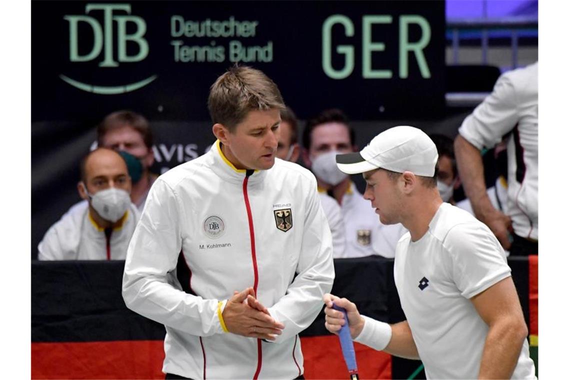 Blickt zuversichtlich in die Zukunft: Davis-Cup-Kapitän Michael Kohlmann (r). Foto: Barbara Gindl/APA/dpa