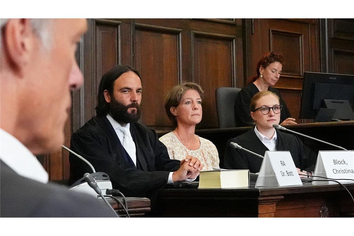 Christina Block will keine weiteren Fragen beantworten Blocks Lebensgefährte, Sportjournalist Gerhard Delling, ist wegen Beihilfe angeklagt.