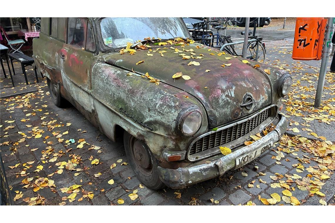 Wie lange fährt er noch? Rostlaube muss umziehen Bloß nicht waschen - dieser Opel ist ein Experiment.