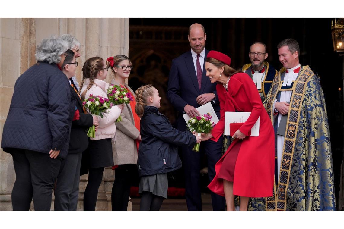 Bilder des Tages Blümchen für Prinzessin Kate beim Festgottesdienst zum Commonwealth Day i