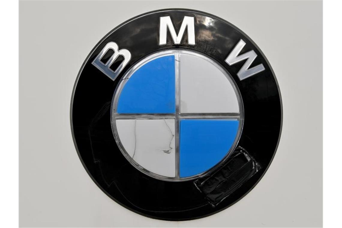 BMW bleibt bei seiner Jahresprognose: mehr Verkäufe, eine Ebit-Marge von annähernd 8 Prozent und deutlich mehr Gewinn vor Steuern. Foto: Peter Kneffel/dpa