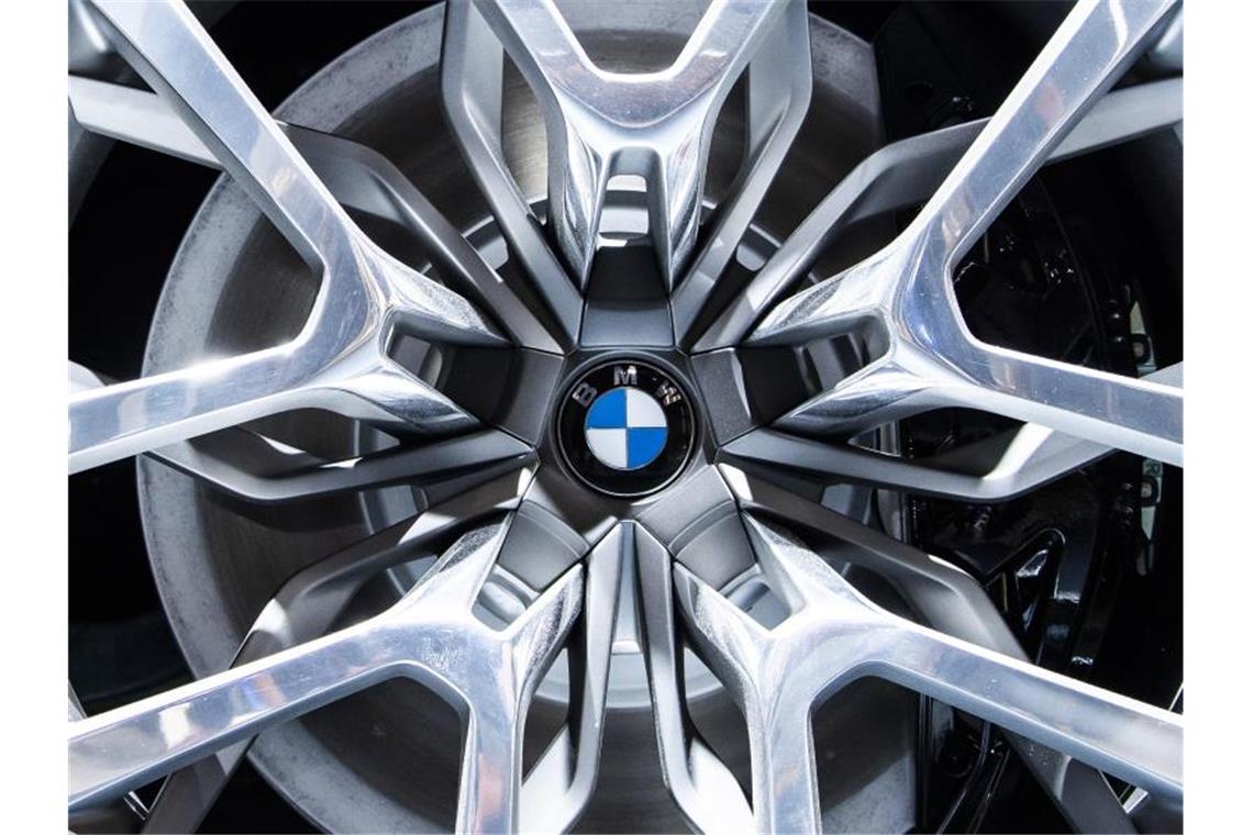 BMW nach schwachem Jahresbeginn wieder auf festeren Füßen BMW legt Zahlen für das dritte Quartal vor. Foto: Silas Stein/dpa