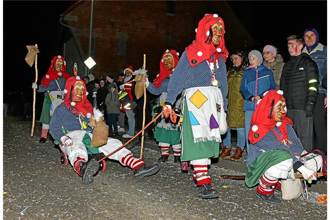 Bobbycar-Zug der Waddabolla Weibr aus Tischardt. Nachtumzug der Schbiallomba-Sch...