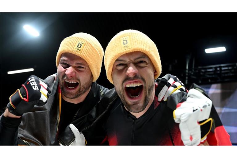 Bobpilot Johannes Lochner (li.) ist zusammen mit Anschieber Georg Fleischhauer erstmals Olympiasieger.