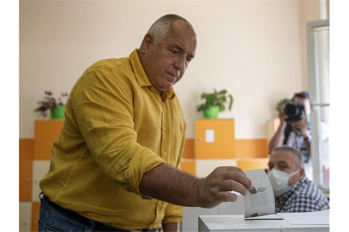 Boiko Borissow gibt seine Stimme bei der Parlamentswahl ab. Foto: Visar Kryeziu/AP/dpa