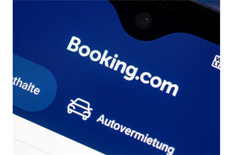 Booking.com hat nach Angaben des Bundeskartellamts in Deutschland den größten Marktanteil bei Online-Hotelbuchungen. Foto: Fabian Sommer/dpa
