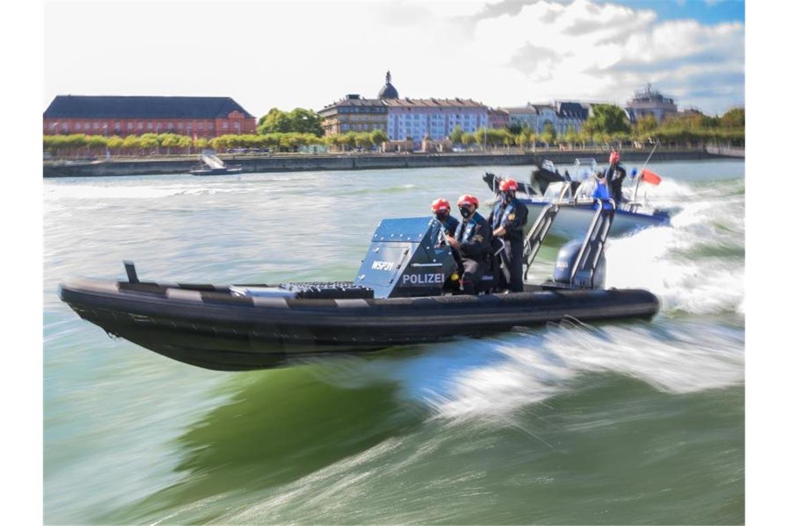 Boote der Wasserschutzpolizei. Foto: Andreas Arnold/dpa/Archivbild
