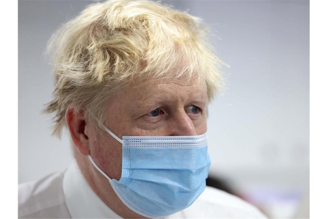 Boris Johnson entschuldigt sich „für jegliche Fehlentscheidungen, die gemacht wurden“. Foto: Ian Vogler/Pool Daily Mirror/AP/dpa