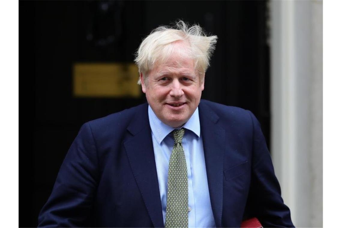 Boris Johnson, Premierminister von Großbritannien, vor seinem Amtssitz in der 10 Downing Street in London. Foto: Aaron Chown/PA Wire/dpa