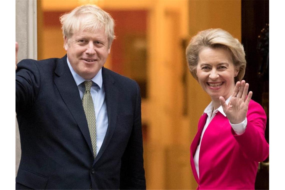 Boris Johnson und Ursula von der Leyen treffen sich im Januar in der Downing Street. Foto: Stefan Rousseau/PA Wire/dpa/Archiv