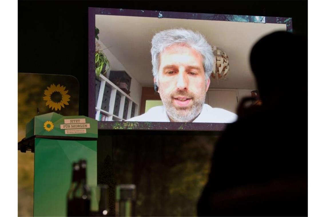 Grüne leiten Ausschlussverfahren gegen Boris Palmer ein Boris Palmer ist beim Online-Parteitag seines Landesverbands per Video zugeschaltet. Foto: Marijan Murat/dpa