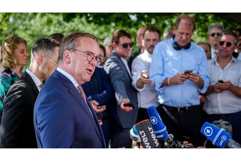 Boris Pistorius (SPD), Bundesminister der Verteidigung, gibt eine Pressekonferenz nach seinem Treffen mit dem US-Verteidigungsminister.