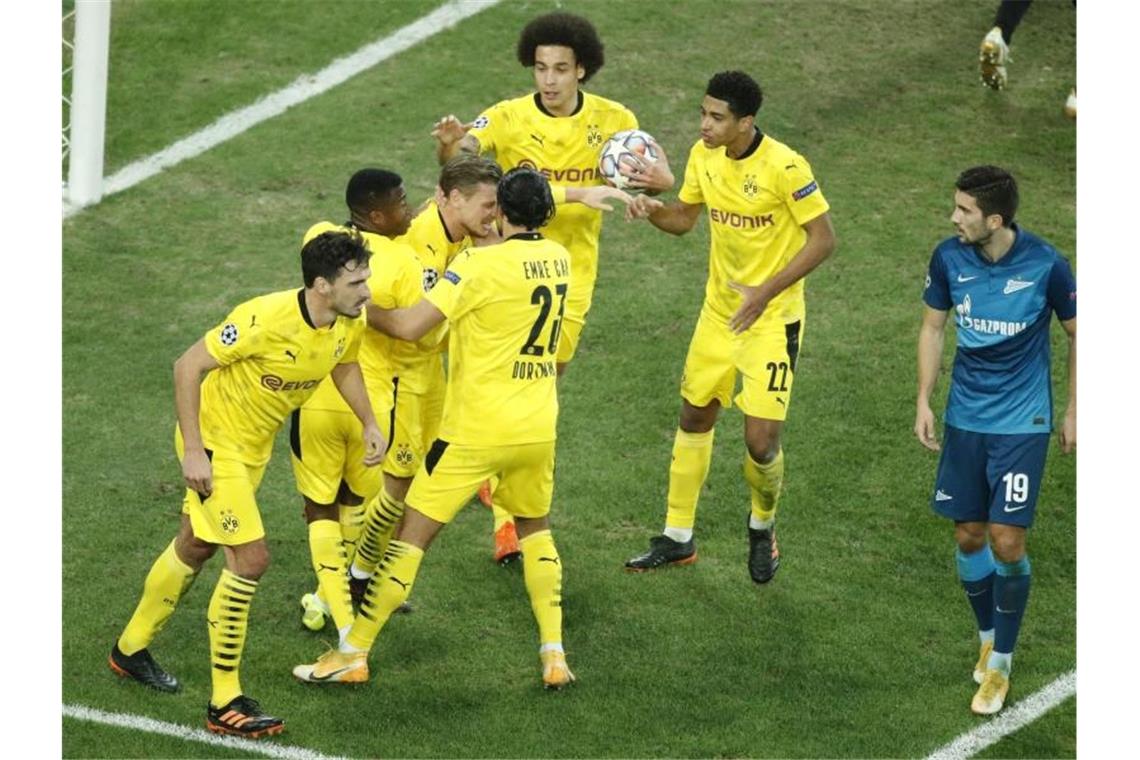 „Dreckiger Sieg“: Kollektives Aufatmen bei müdem BVB Borussia Dortmund feierte zum Abschluss der Gruppenphase einen Arbeitssieg in St. Petersburg. Foto: Dmitri Lovetsky/AP/dpa