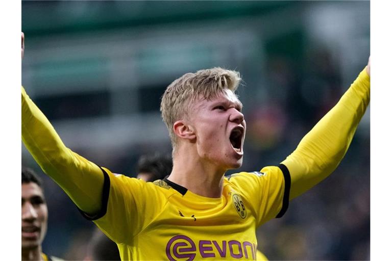 Borussia Dortmund hofft gegen den SC Freiburg wieder auf eine Tore-Gala von Erling Haaland. Foto: Peter Steffen/dpa