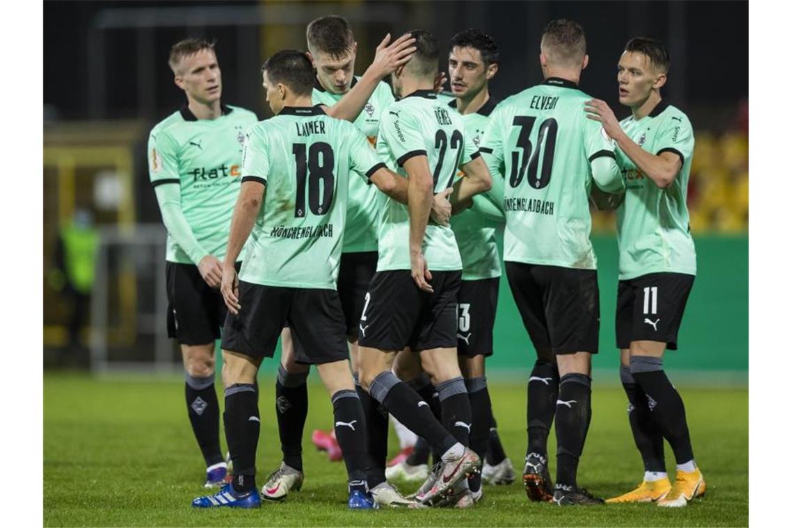 Pokal-Lichtblick für Schalke - Hoffenheim und Union raus Borussia Mönchengladbach hatte in Elversberg keine Mühe. Foto: Tom Weller/dpa