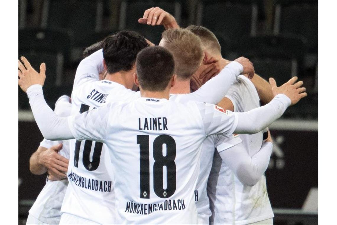 BVB verliert Verfolgerduell - Hertha in der Krise Borussia Mönchengladbach setzte sich knapp gegen Werder Bremen durch. Foto: Federico Gambarini/dpa