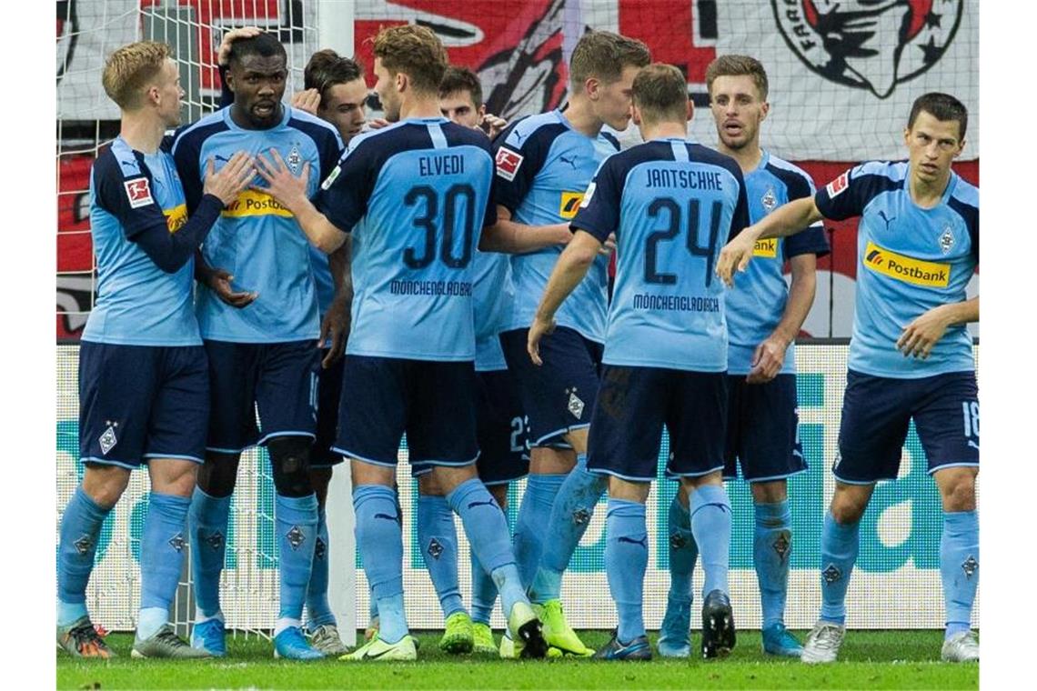 Borussia Mönchengladbach trat mit drei Punkten die Heimreise vom West-Duell in Leverkusen an. Foto: Rolf Vennenbernd/dpa