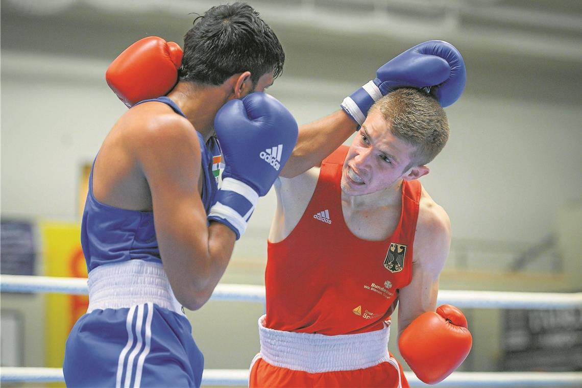 Boxer Wladislaw Baryshnik (rotes Trikot) in Minsk an ihre Leistungsgrenze gehen, um den angestrebten Podestplatz erreichen zu können. Foto: Imago