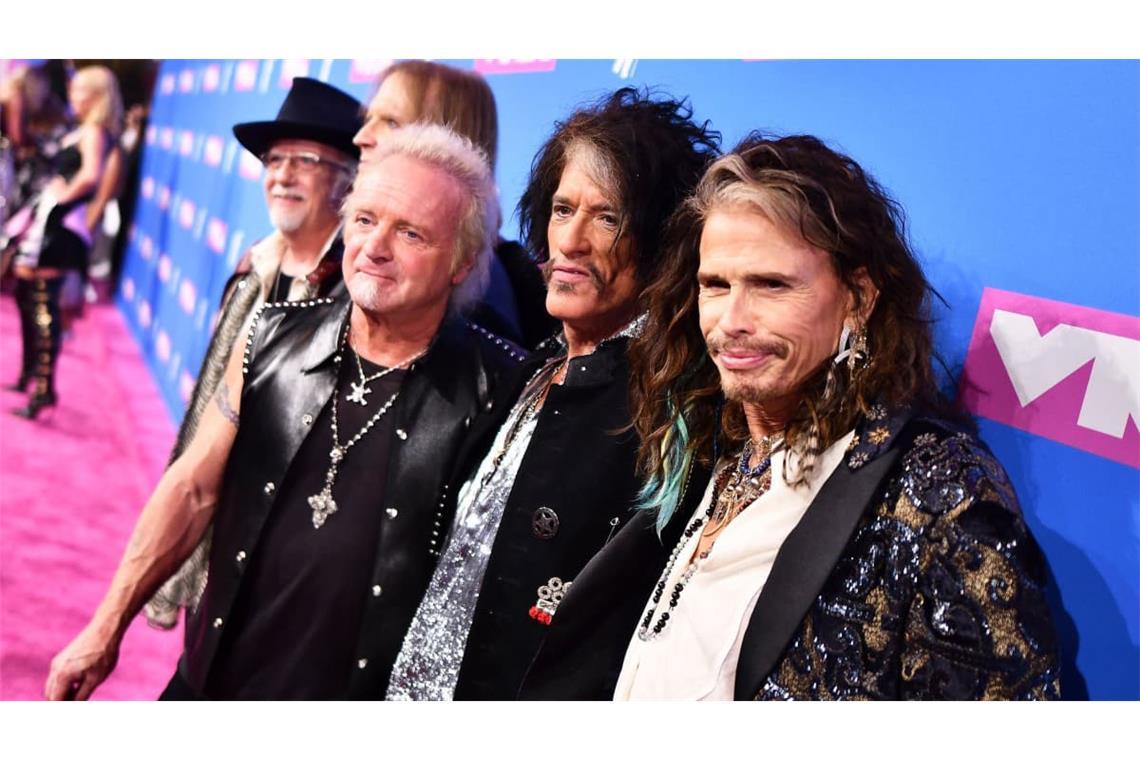 Brad Whitford (l-r), Joe Perry, Joey Kramer, Tom Hamilton und Steven Tyler von Aerosmith kommen zu den MTV Video Music Awards in der Radio City Music Hall. (Archivbild)