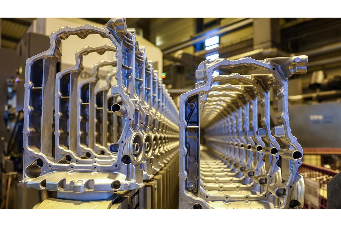 Branchenexperten sehen gute Chancen für Autozulieferer, sich neue Geschäftsfelder im Rüstungsbereich zu erschließen. Etwa mit der Fertigung von Karosserieteilen, Antriebskomponenten aber auch Fahrzeug- und Assistenzsystemen. (Symbolbild)