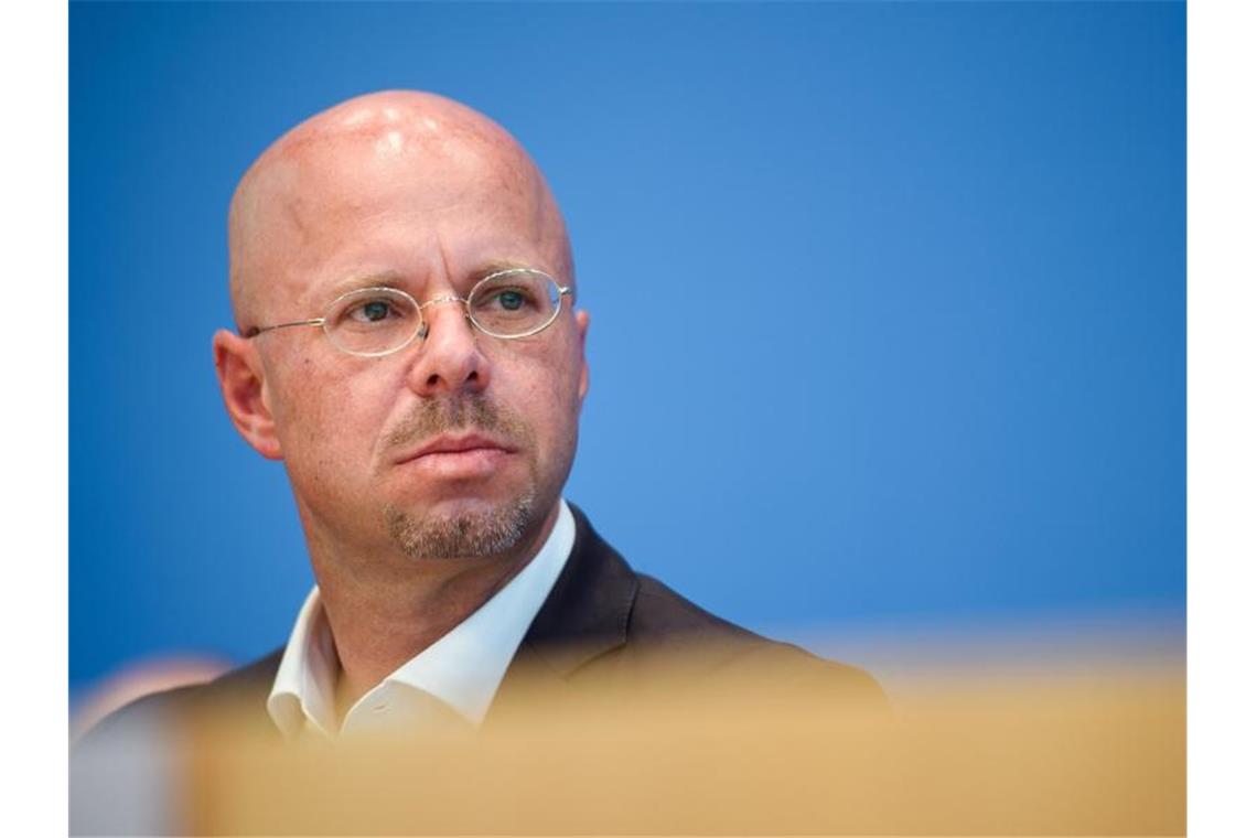 Brandenburgs AfD-Landeschef Andreas Kalbitz wurde in seiner Zeit bei der Bundeswehr vom Militärischen Abschirmdienst (MAD) zu rechtsextremistischen Bestrebungen befragt. Foto: Gregor Fischer/dpa