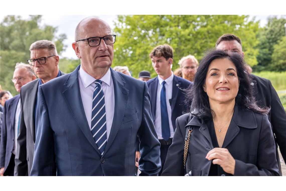 Brandenburgs Ministerpräsident Dietmar Woidke (SPD) erhofft sich von der Bundesregierung mehr Anstrengungen zur Senkung der Stromkosten (Archivbild).