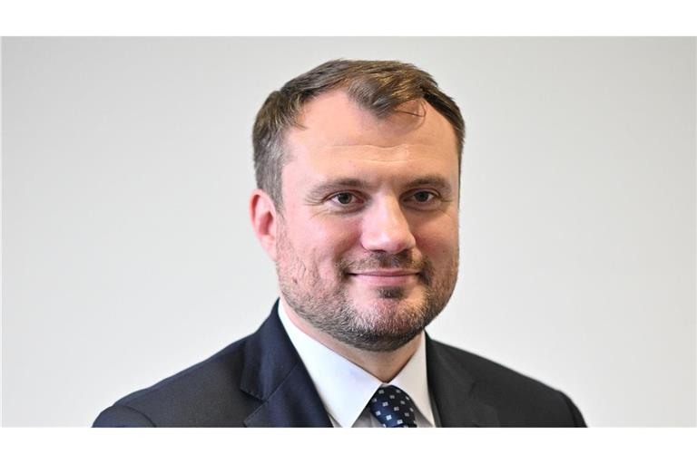 Brandenburgs Wirtschaftsminister Daniel Keller (SPD) wirbt mit einer neuen Kampagne für Zuzüge aus Westdeutschland. (Archivbild)