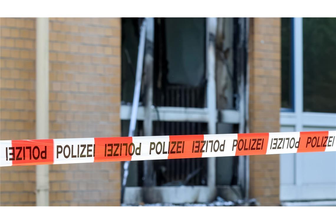 Brandstiftung? Drei Tote in Hamburg bei einem Klinikbrand Brandermittler des LKA sicherten Spuren.