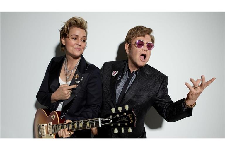 Brandi Carlile und Elton John melden sich mit einem neuen Album zurück.