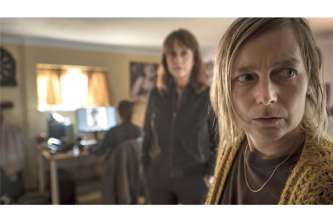 Brasch (Claudia Michelsen) stattet Rebecca Schratt (Maja Beckmann) einen Besuch ab.
