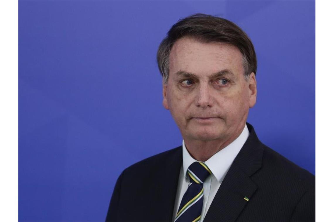 Brasiliens Präsident Jair Bolsonaro verteidigt sich nach dem Rücktritt des beliebten Justizministers Sergio Moro. Foto: Eraldo Peres/AP/dpa