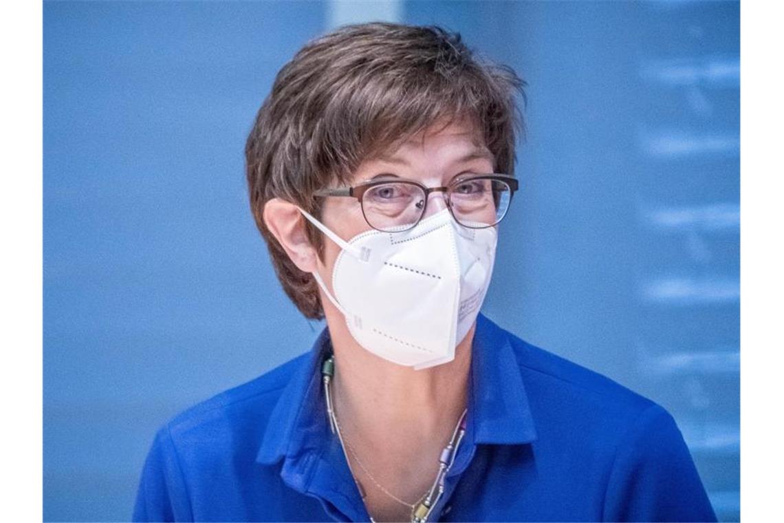 „Brauchen die einzigartigen militärischen Fähigkeiten, die im KSK vorhanden sind“: Verteidigungsministerin Annegret Kramp-Karrenbauer. Foto: Michael Kappeler/dpa