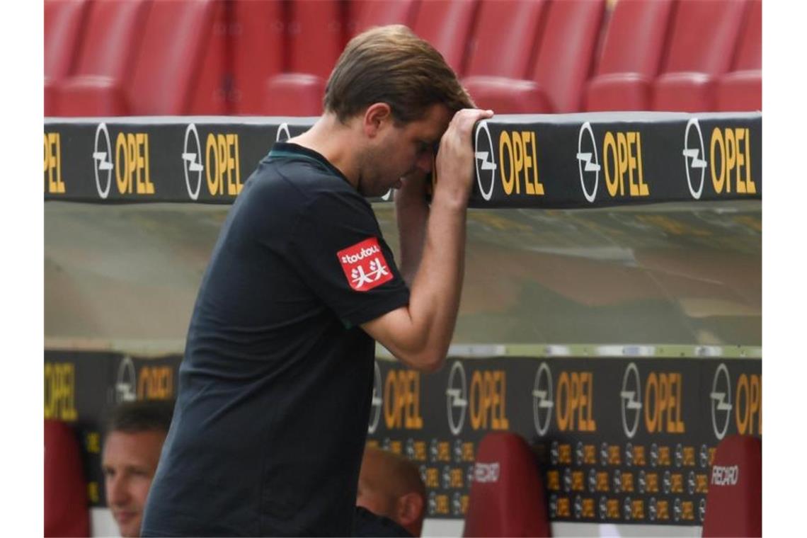 Bremens Cheftrainer Florian Kohfeldt zeigt sich nach der Niederlage in Mainz enttäuscht. Foto: Arne Dedert/dpa