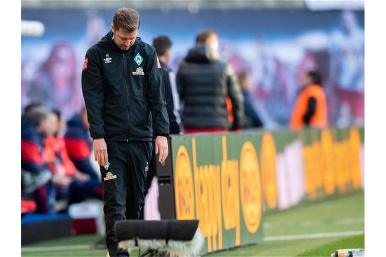 Bremens Trainer Florian Kohfeldt war nach der Niederlage in Leipzig bedient. Foto: Robert Michael/dpa