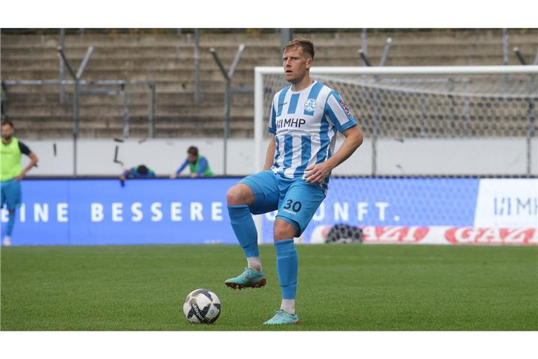 Brian Behrendt rückt für Mario Borac in die Kickers-Verteidigung.
Foto:  Baumann/Keppler
