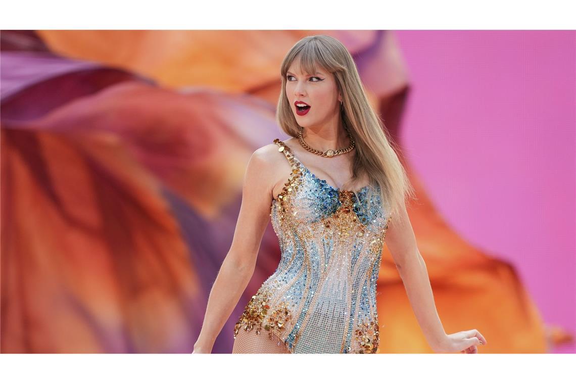 Qualität von Taylor Swifts „The Eras Tourbook“ sorgt für Aufruhr im Netz Bricht mit ihrer „The Eras Tour“ zahlreiche Rekorde: Sängerin Taylor Swift.