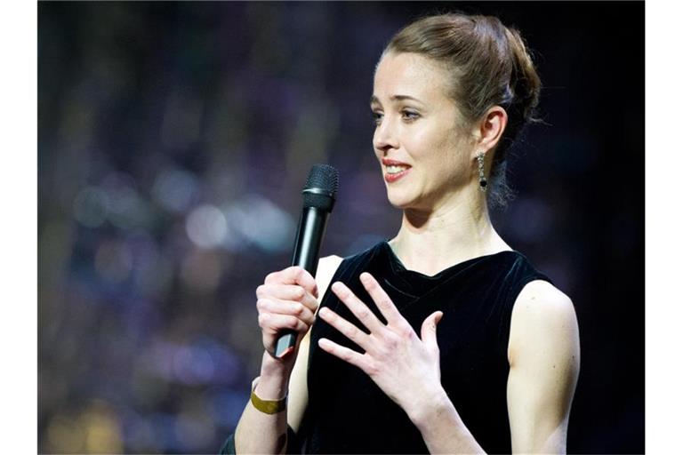 Bridget Breiner hält eine Rede. Foto: Ole Spata/Archivbild