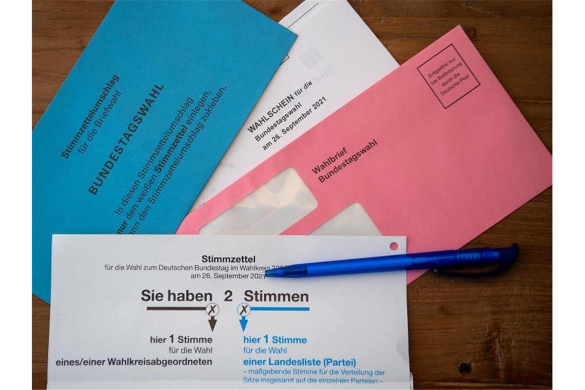 Landeswahlleiterin schließt Rekord bei Briefwahl nicht aus Briefwahlunterlagen. Foto: Sven Hoppe/dpa