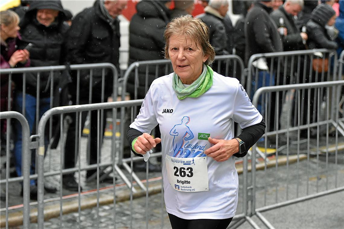 Brigitte Würfel betreute das Laufend-BKZ-Team und bereitete es auf den Silvester...