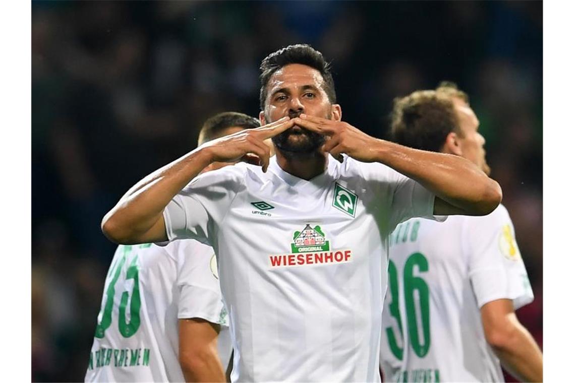 Gjasula & Co.: Auf diese 18 Akteure sollte man achten Bringt selbst die gegnerischen Fans zum Jubel: Werder-Legende Claudio Pizarro. Foto: Carmen Jaspersen
