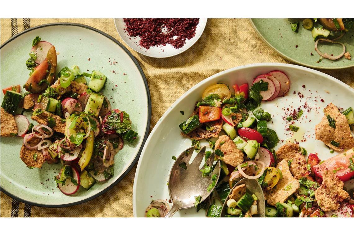 Brotsalat namens Fattusch ist genau jetzt das Richtige und lässt sich prima kombinieren.