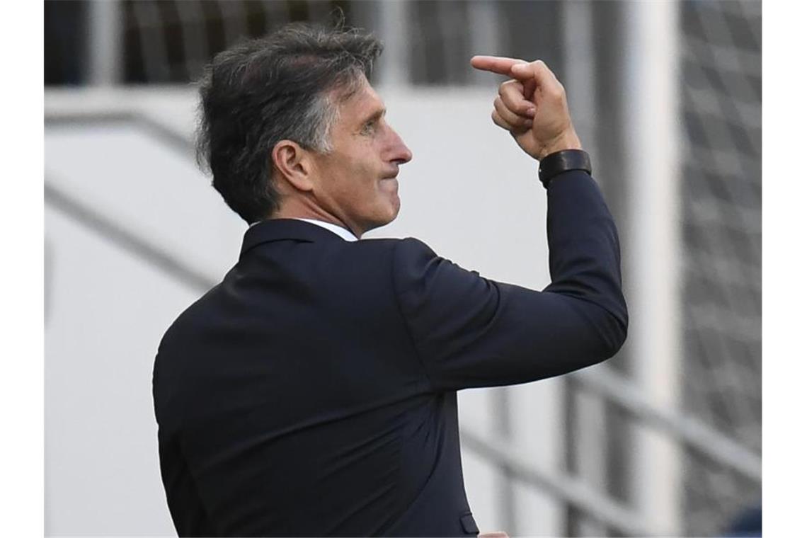 BVB mit Derbysieg zum Neustart - Labbadia beflügelt Hertha Bruno Labbadia feierte einen gelungenen Einstand als Hertha-Coach. Foto: Thomas Kienzle/AFP/POOL/dpa