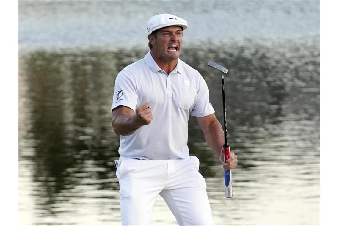 Bryson DeChambeau freut sich über seine Leistung in Florida. Foto: John Raoux/Archiv/AP/dpa